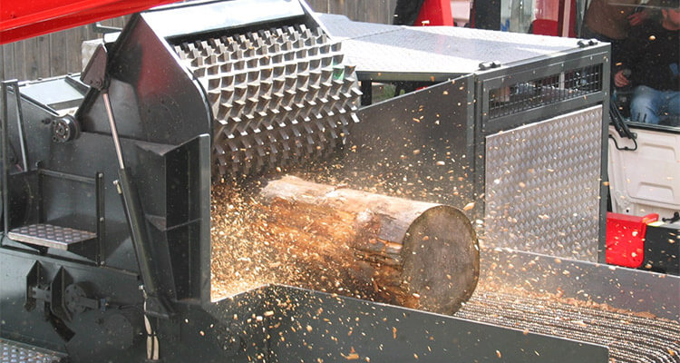 a picture of wood chipper working performance